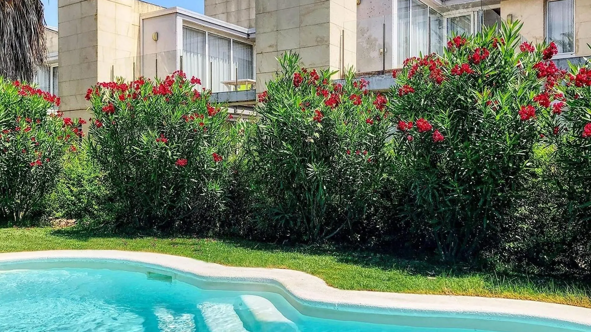 Apartment Facing The Pool L' Escala